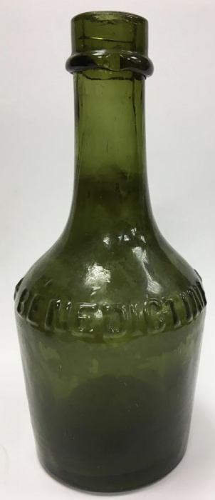 Бутылка &quot;Benedictine&quot;, цветное стекло, Германия, 17 см. (сост. на фото)